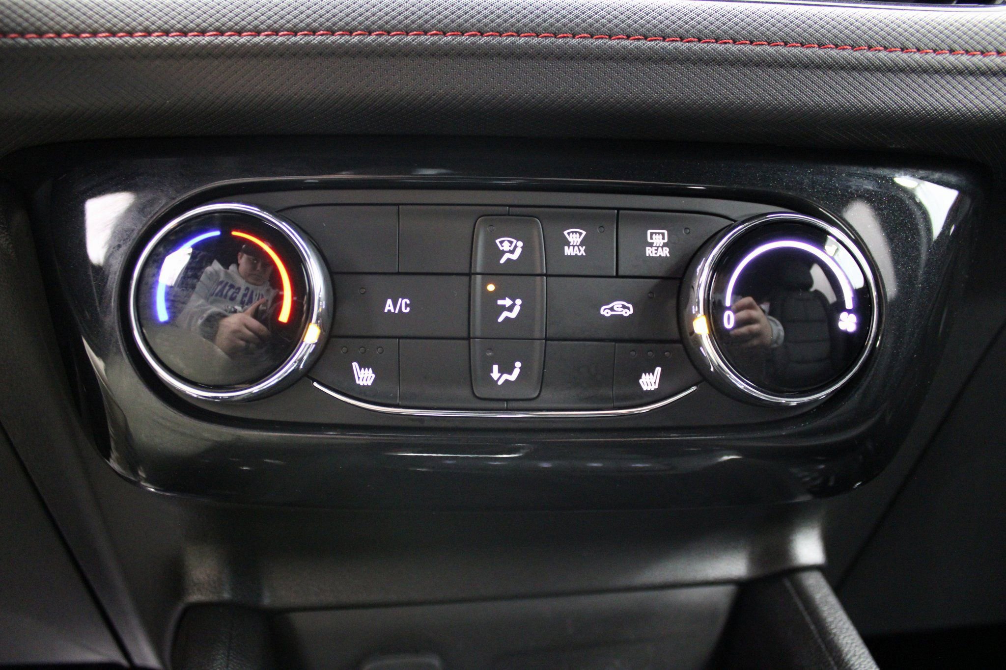 Used 2024 Chevrolet TrailBlazer RS image 36