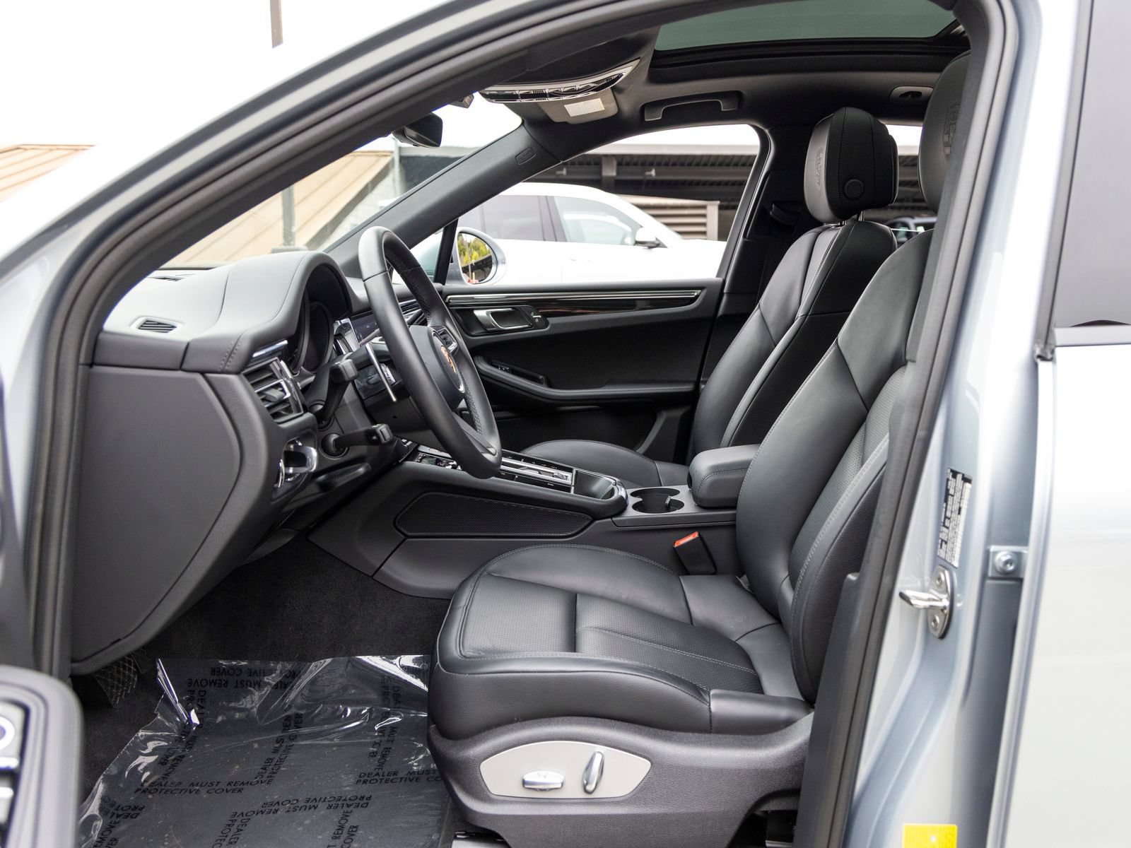 Certified 2026 Porsche Macan AWD/4WD image 30