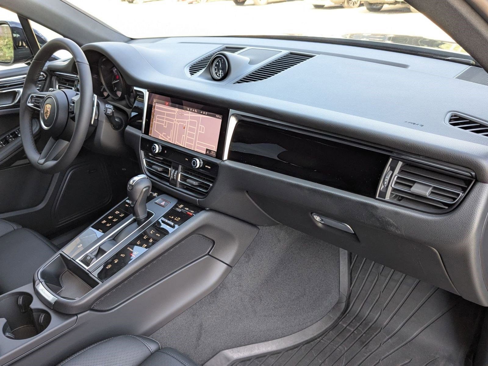 Certified 2026 Porsche Macan AWD/4WD image 26
