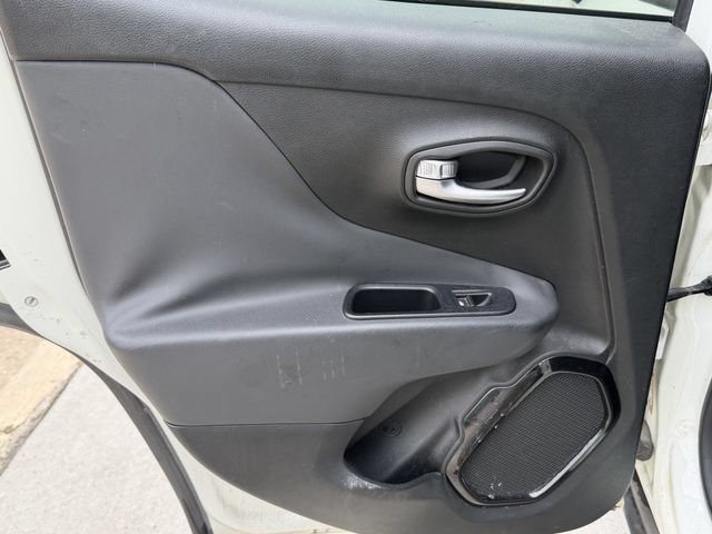 Used 2018 Jeep Renegade Altitude FWD image 23