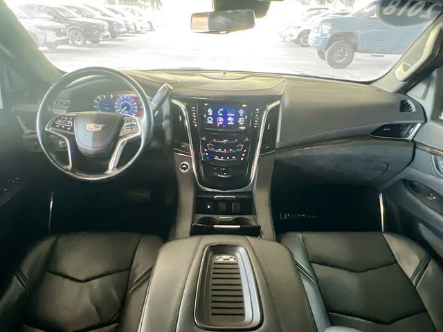 Used 2018 Cadillac Escalade Platinum image 28