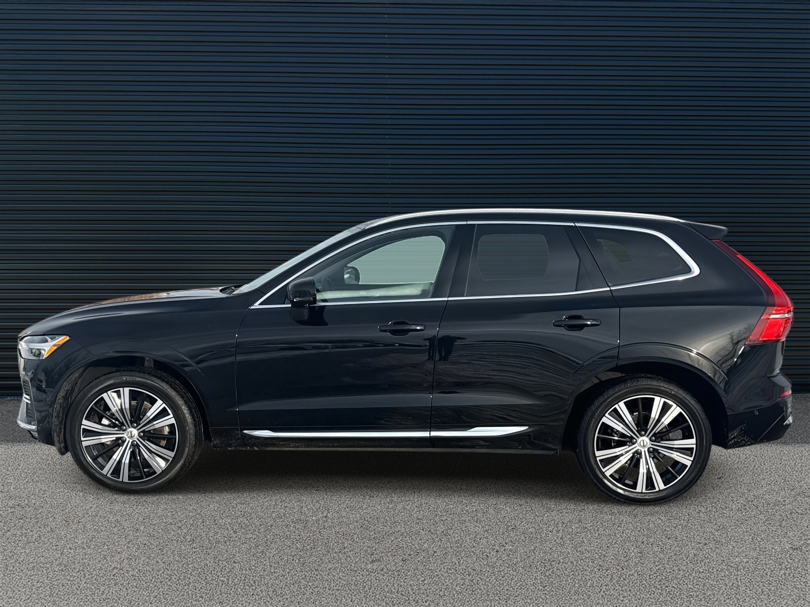 Certified 2023 Volvo XC60 B5 Plus w/ Climate Package image 8
