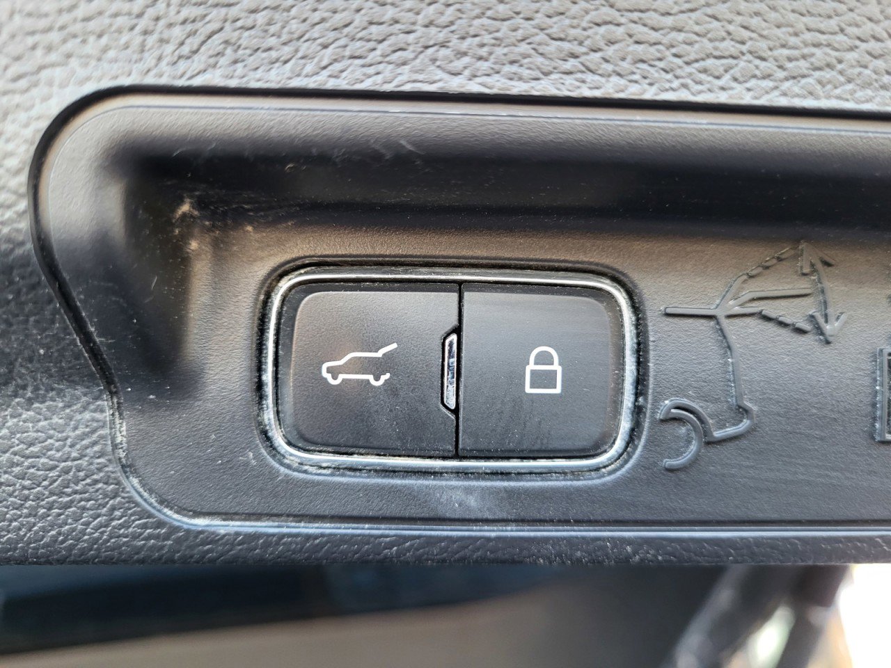 Used 2021 Ford Explorer XLT w/ Equipment Group 202A image 17