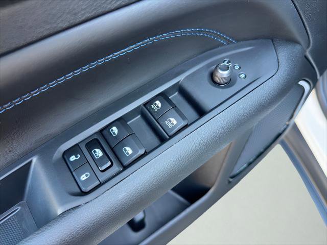 Used 2025 Jeep Compass Latitude w/ Convenience Group AWD/4WD image 29