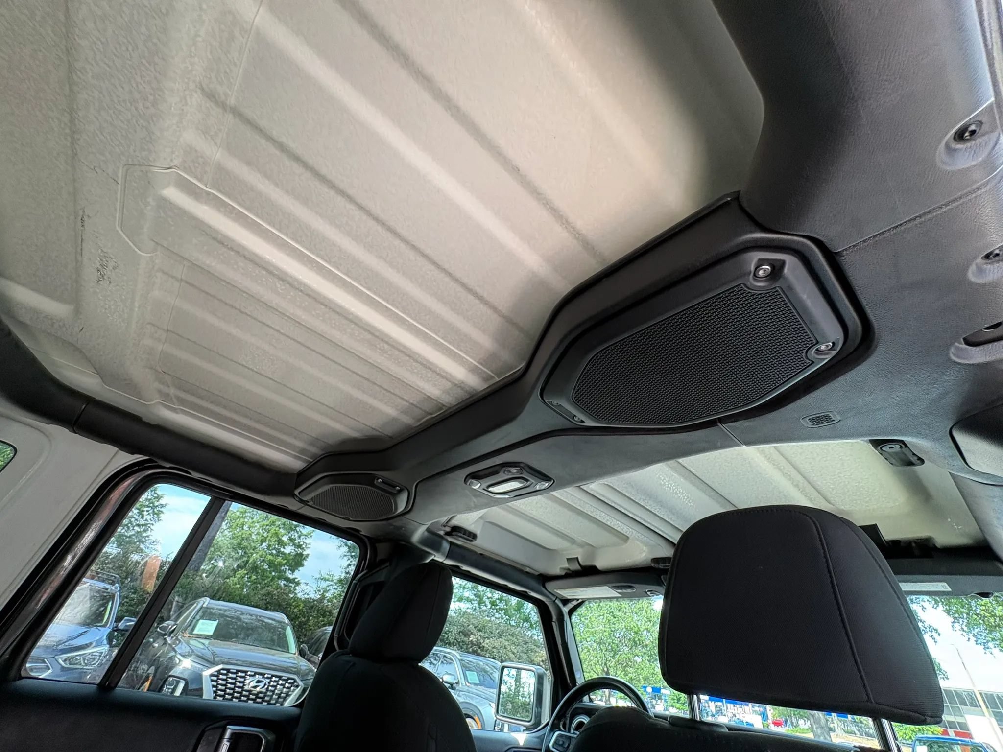 Used 2019 Jeep Wrangler Unlimited Sahara w/ LED Lighting Group AWD/4WD image 19