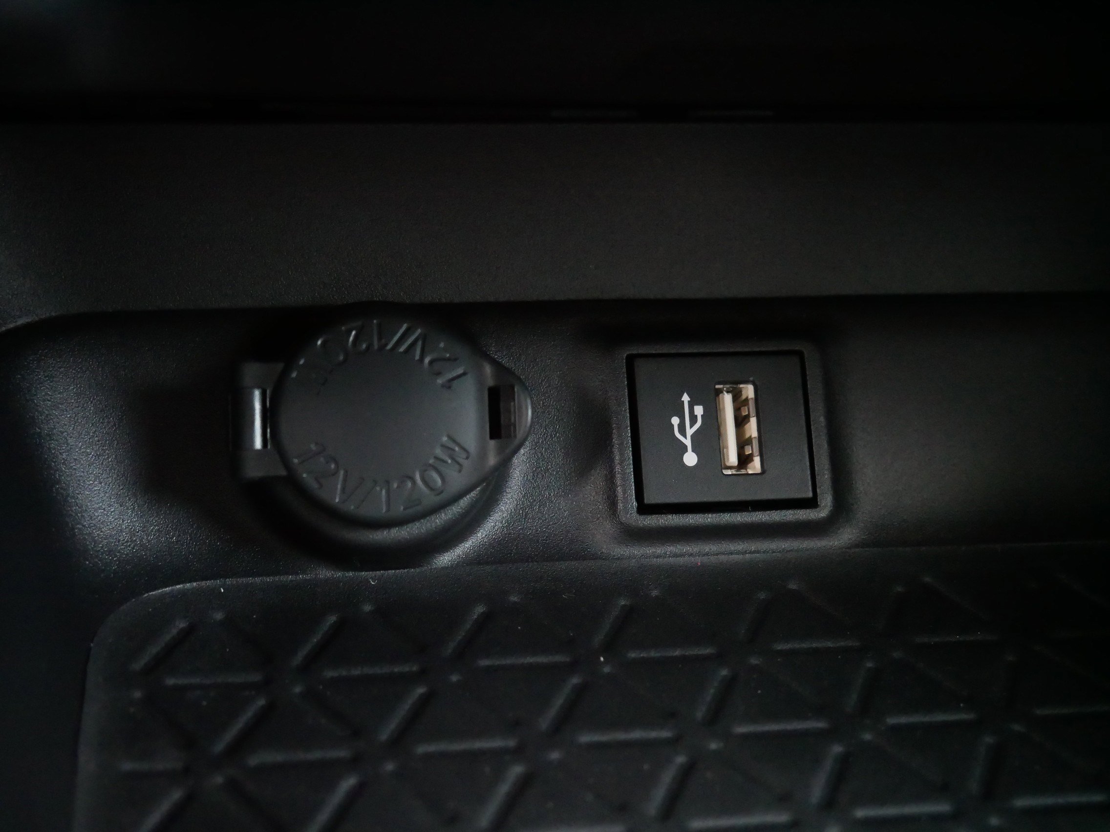 Certified 2025 Toyota RAV4 XLE Premium image 30