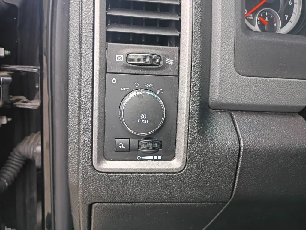 Used 2014 RAM 1500 Express AWD/4WD image 14