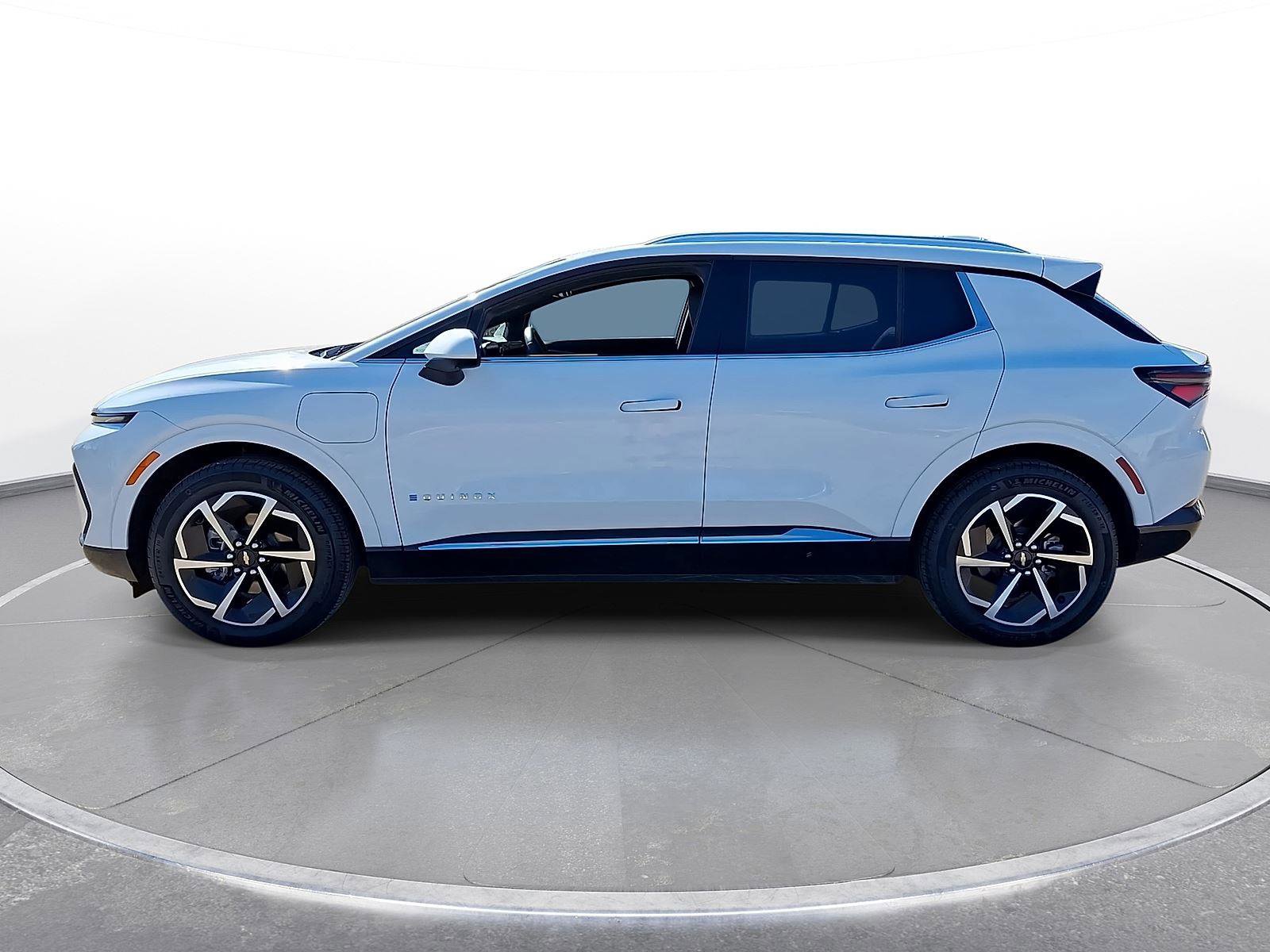 Used 2024 Chevrolet Equinox EV LT image 5