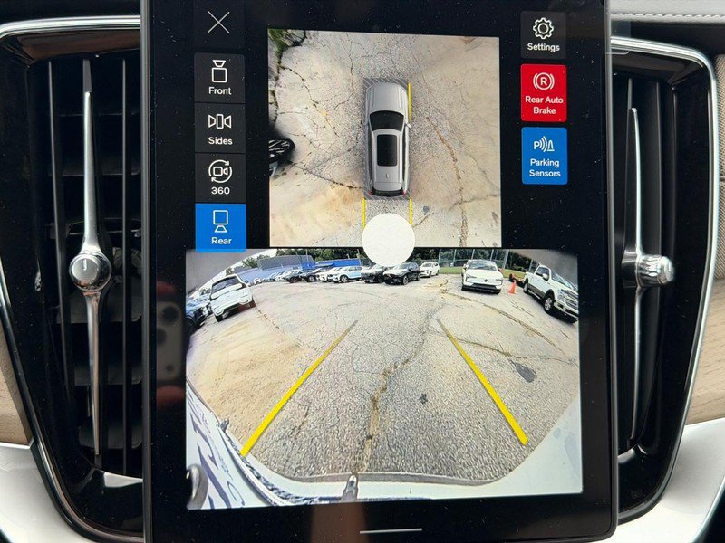New 2026 Volvo XC90 B6 Plus w/ Protection Package Premier AWD/4WD image 12