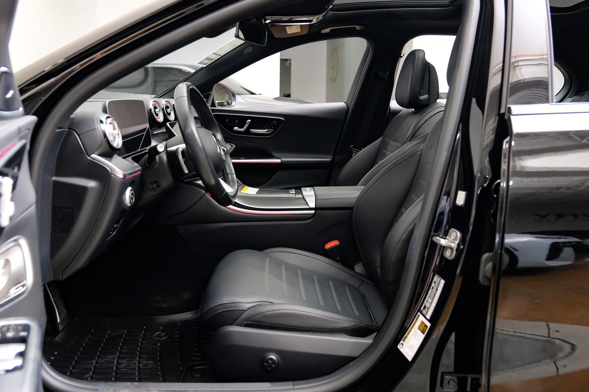 Used 2025 Mercedes-Benz C 300 4MATIC Sedan w/ AMG Line w/ Night Package image 4