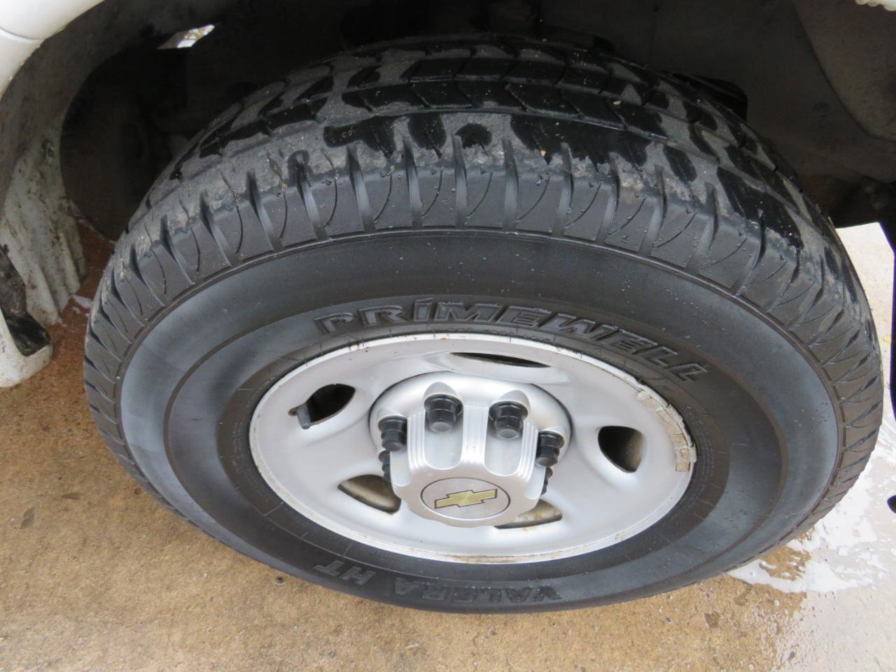 Used 2014 Chevrolet Express 2500 RWD image 19