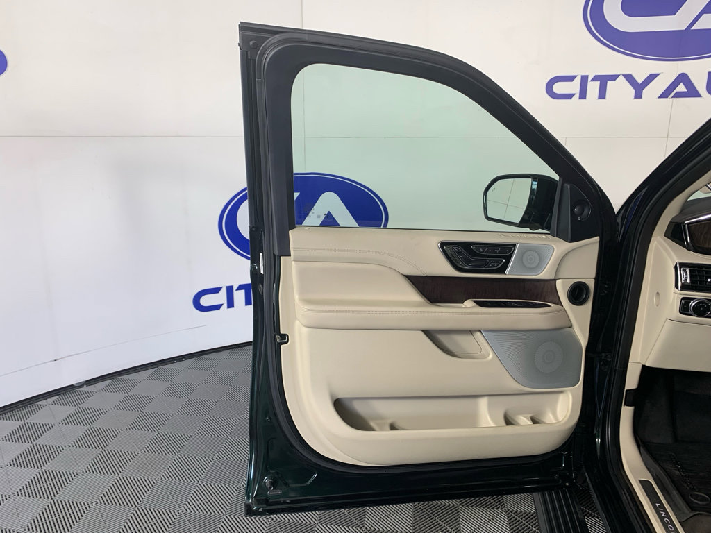 Used 2021 Lincoln Navigator Reserve w/ Luxury Package image 13