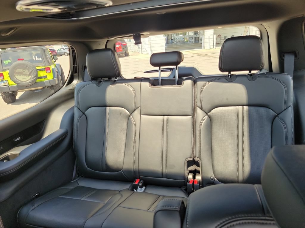 New 2026 Jeep Grand Wagoneer Summit AWD/4WD image 10