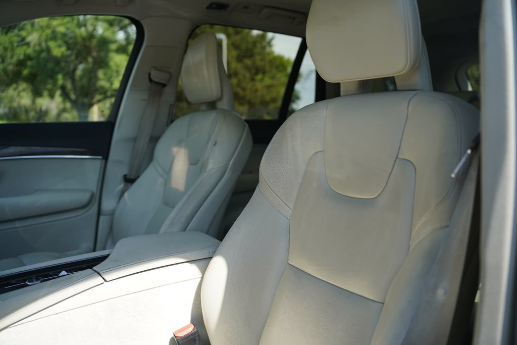 Used 2016 Volvo XC90 T6 Momentum w/ Momentum Plus Package AWD/4WD image 10