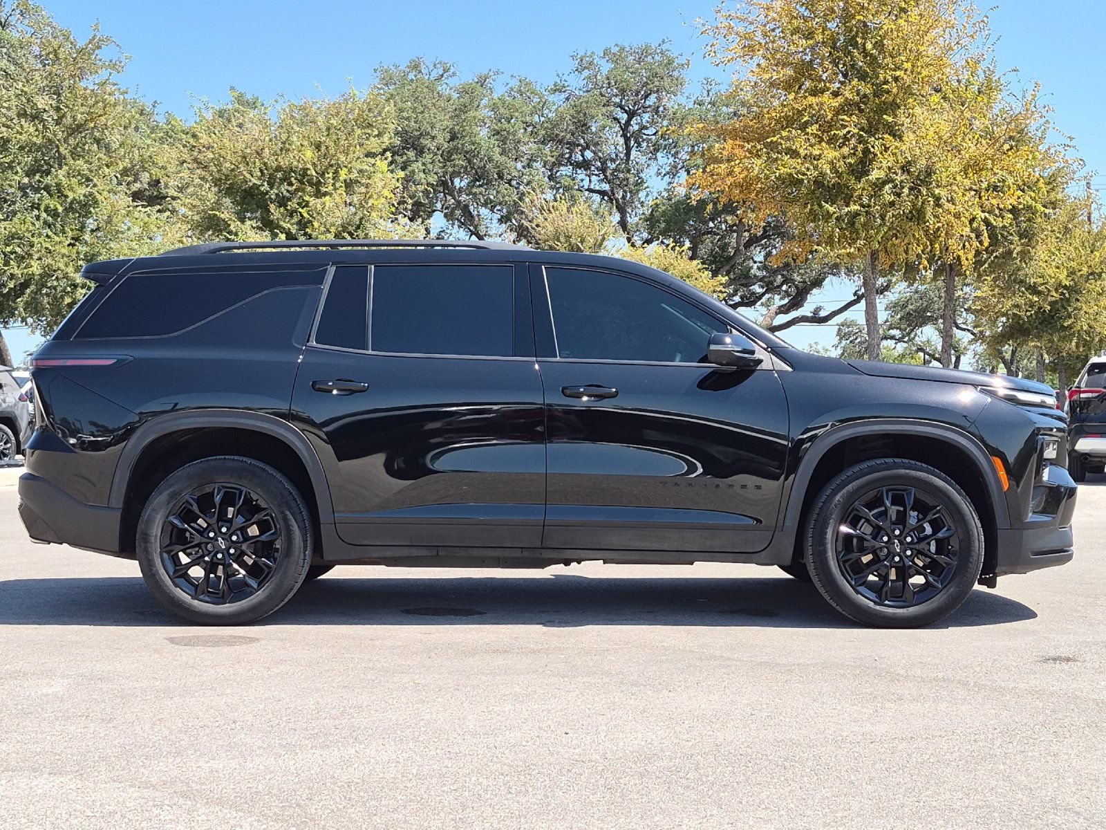 Used 2024 Chevrolet Traverse LT w/ Midnight/Sport Edition FWD image 6