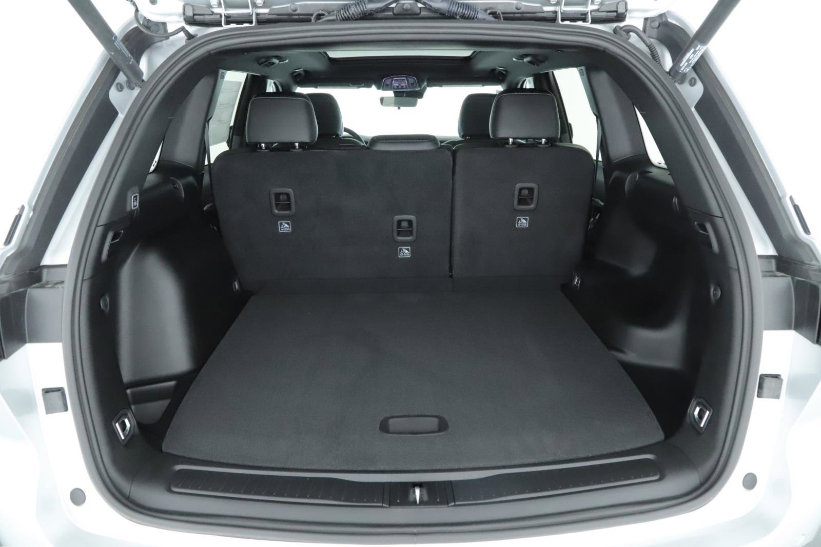 New 2025 Jeep Grand Cherokee Limited image 16