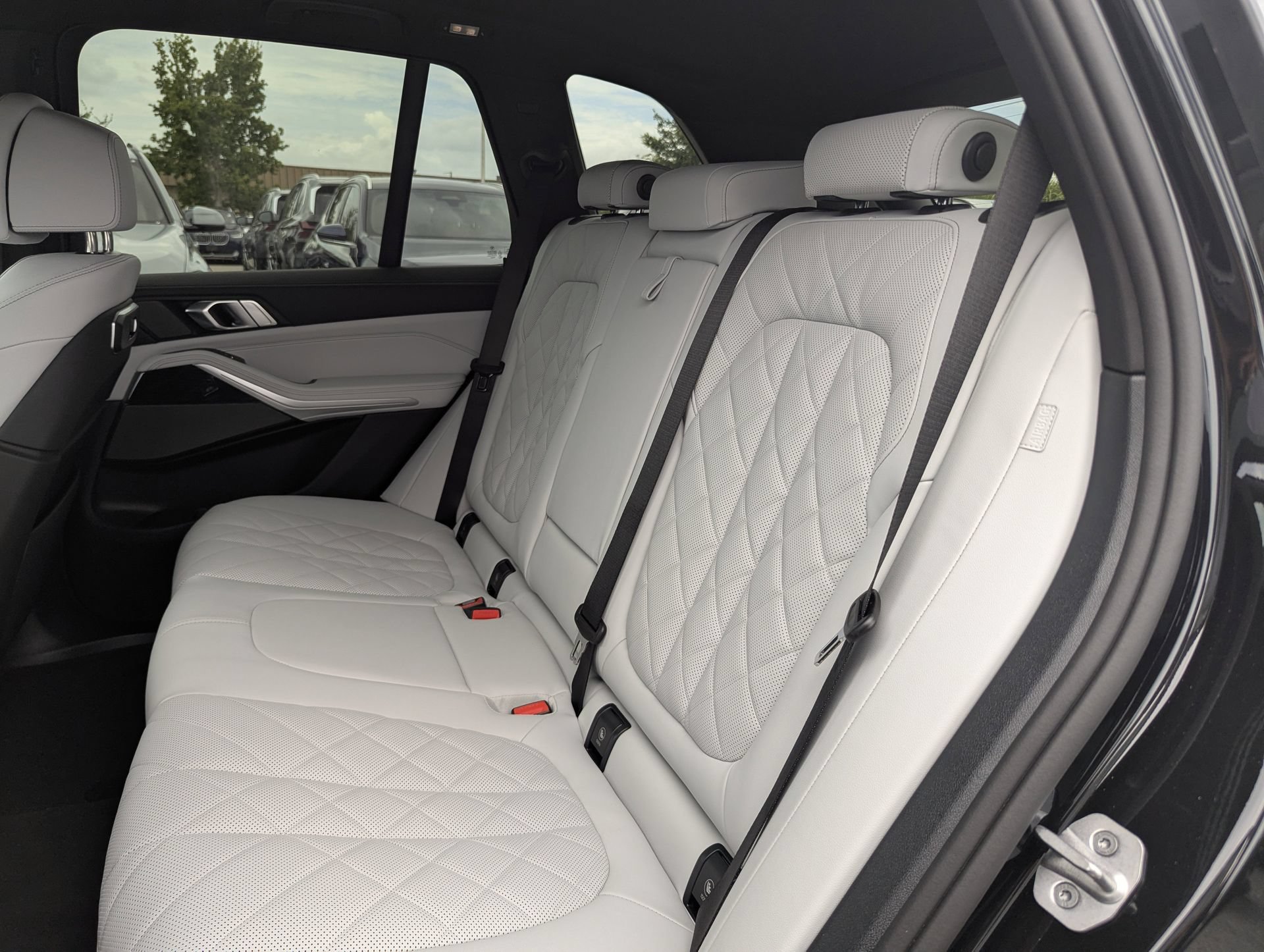 New 2026 BMW X5 xDrive50e w/ M Sport Package AWD/4WD image 17