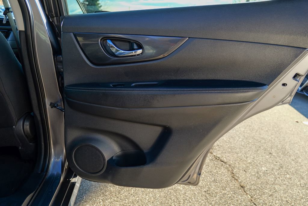 Used 2020 Nissan Rogue SV image 27