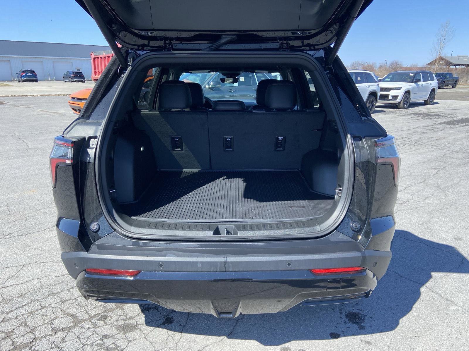 Used 2026 Chevrolet Equinox RS w/ Safety and Technology Package image 22