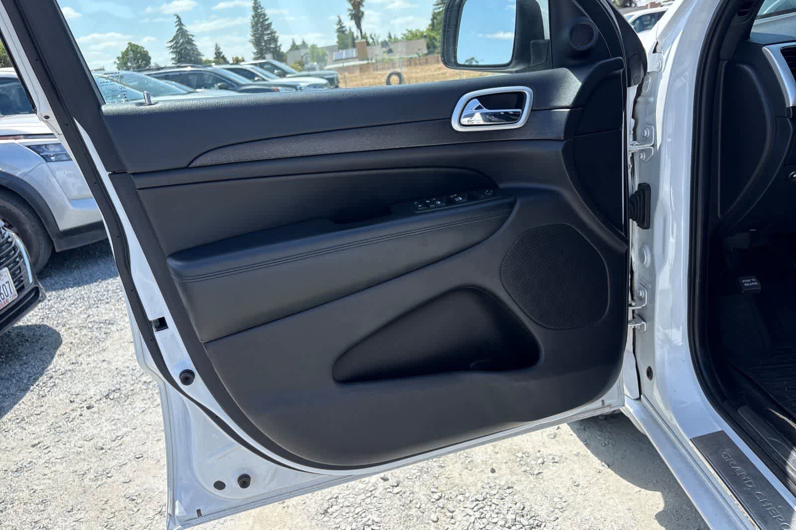 Used 2015 Jeep Grand Cherokee Altitude RWD image 15