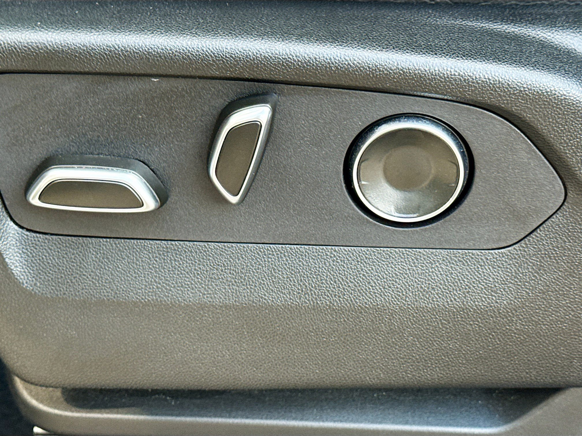 Used 2024 GMC Yukon XL Denali image 26