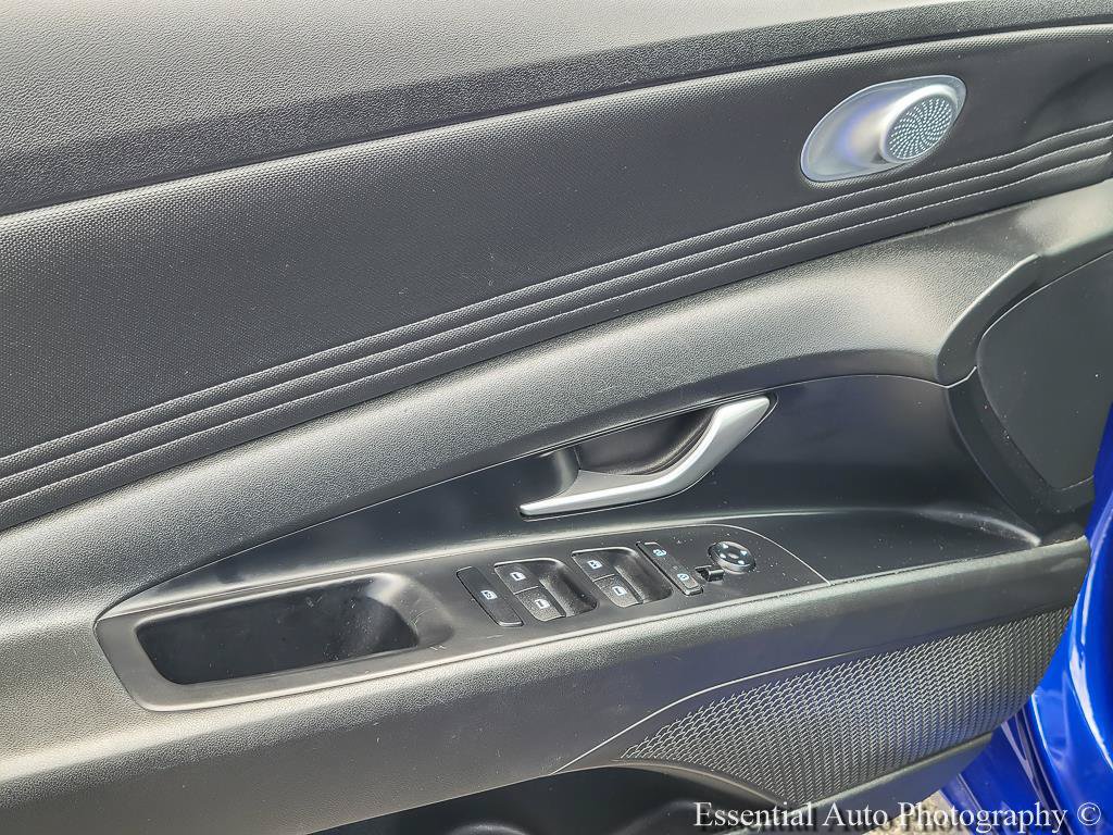 Used 2022 Hyundai Elantra SEL FWD image 15