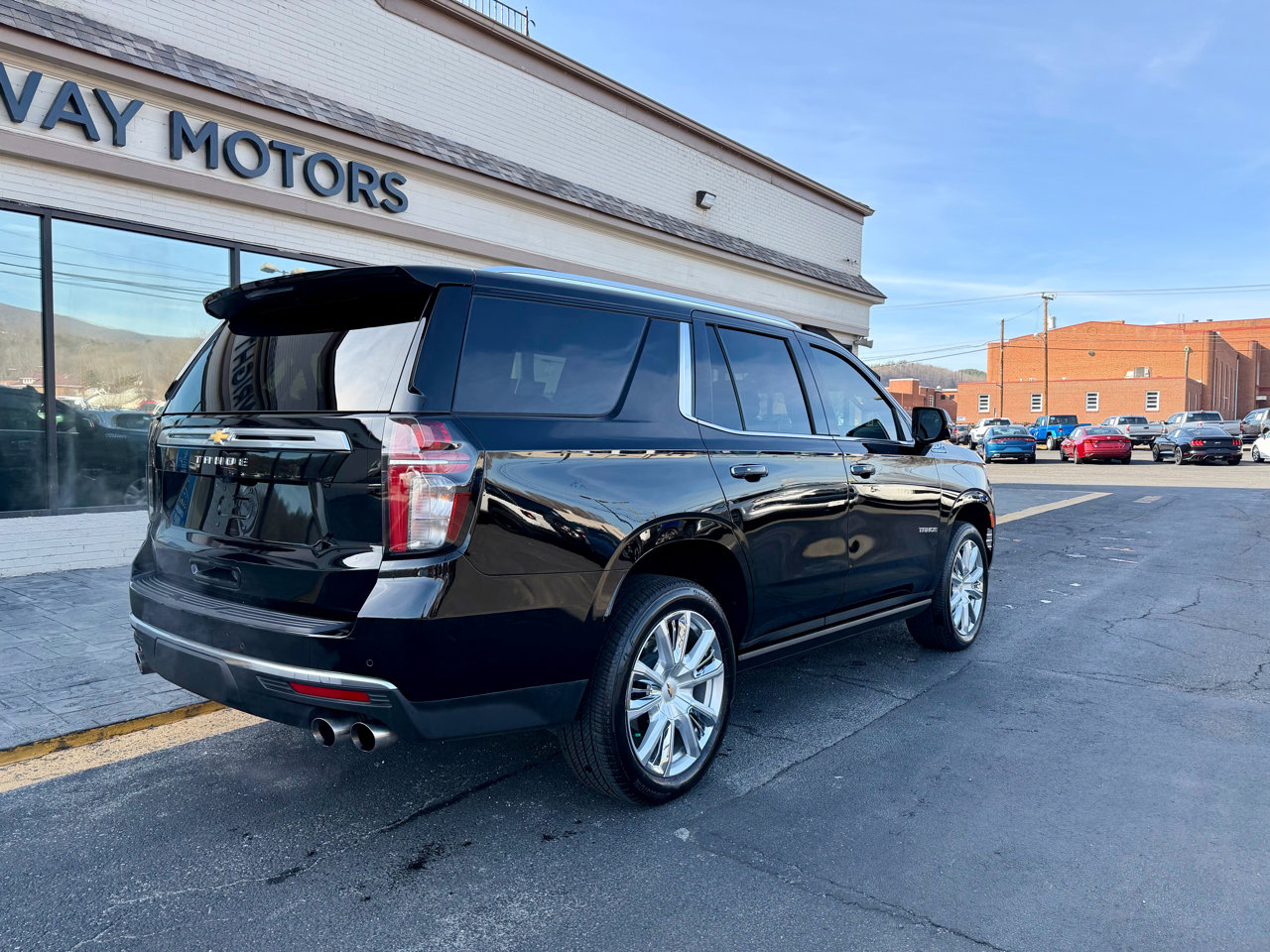 Used 2021 Chevrolet Tahoe High Country w/ Premium Package 2 image 3