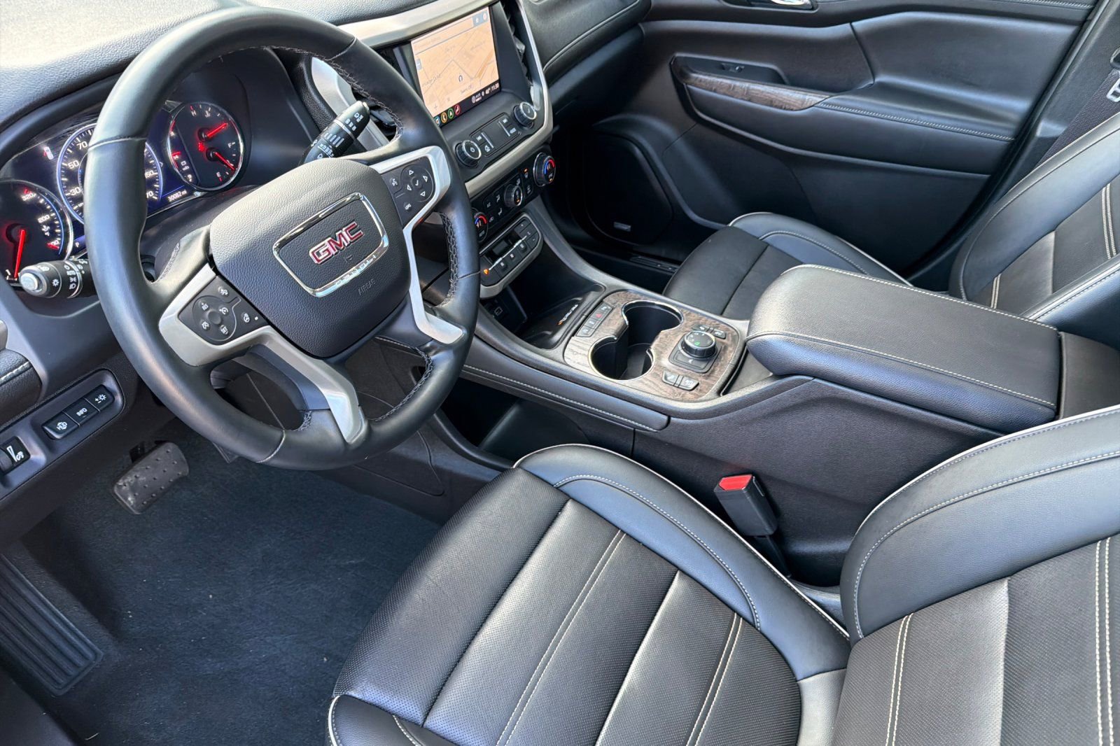 Used 2023 GMC Acadia Denali w/ Black Diamond Edition image 10