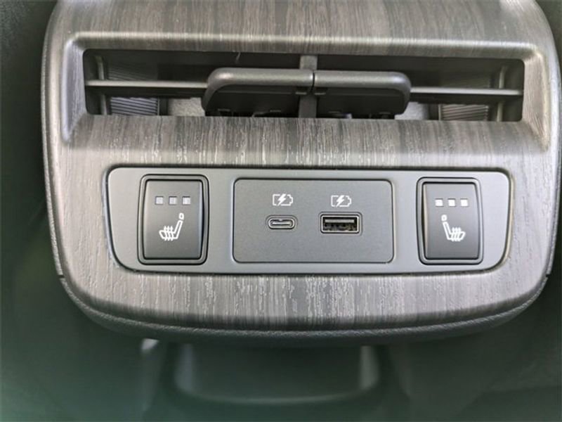 New 2023 Nissan Ariya AWD image 15