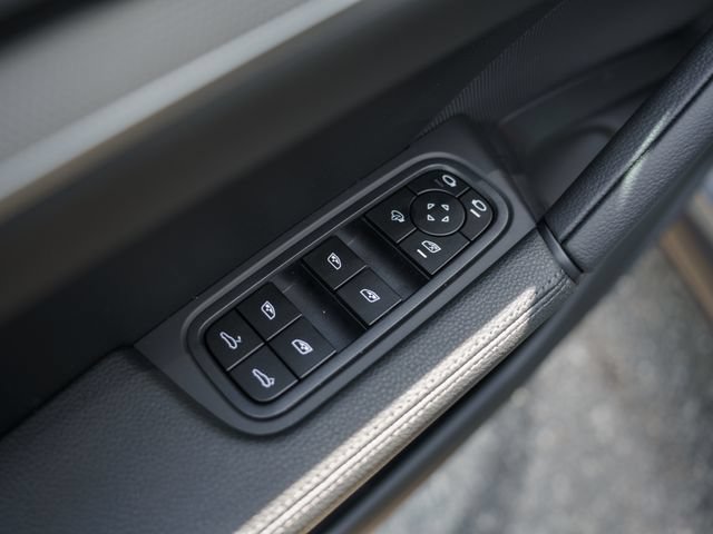 New 2026 Porsche Cayenne Coupe AWD/4WD image 16