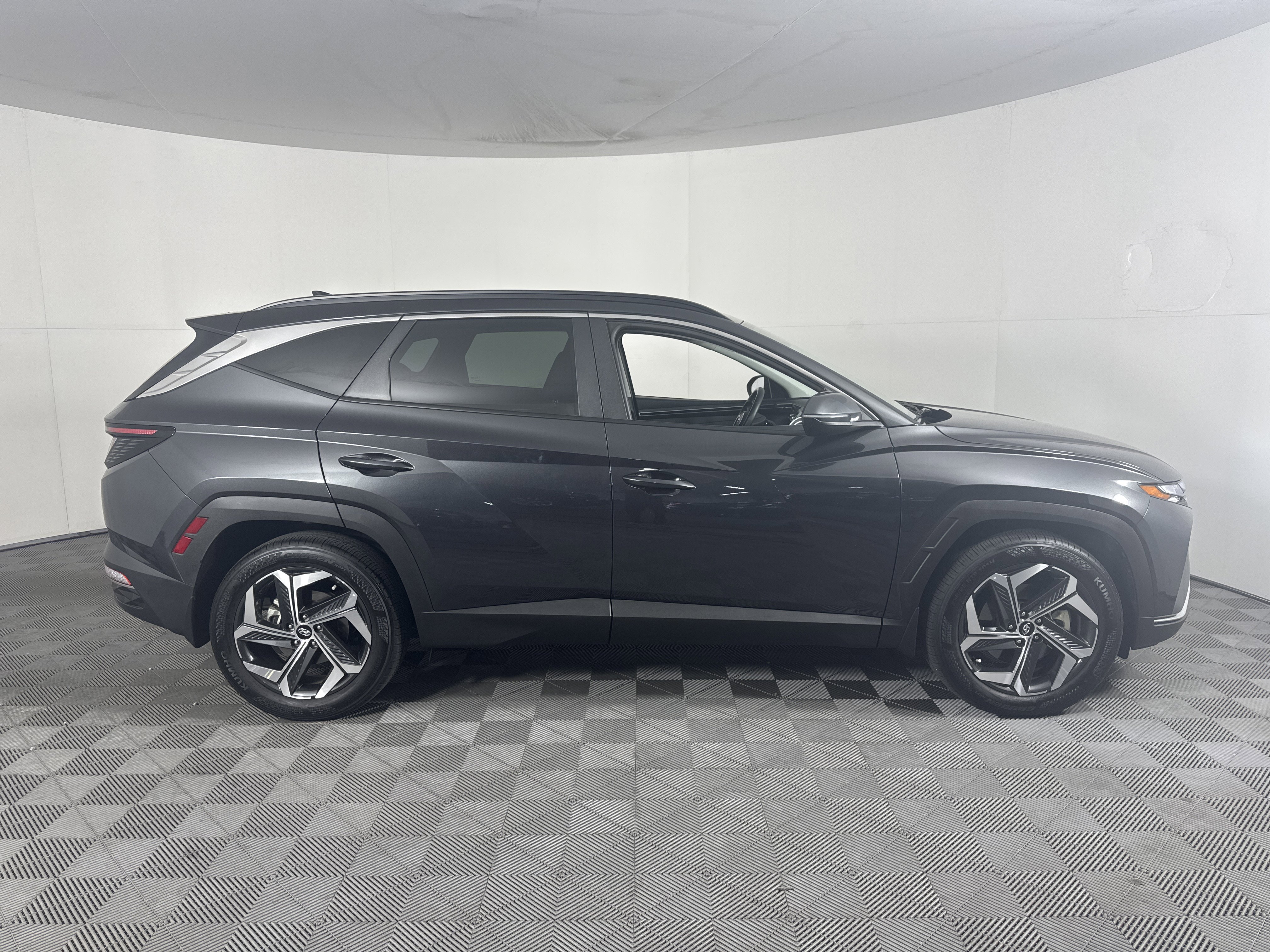 Used 2023 Hyundai Tucson SEL w/ Convenience Package FWD image 3