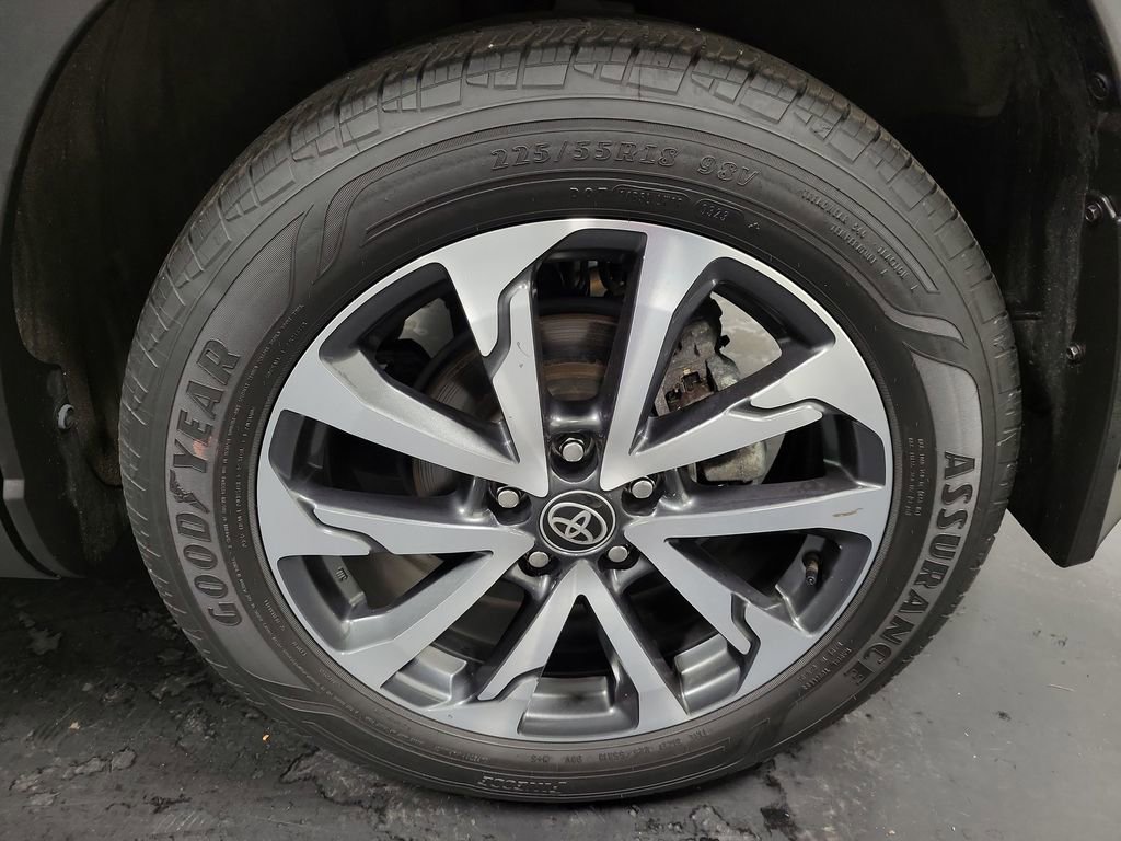 Used 2023 Toyota Corolla Cross XLE w/ Convenience Package image 10