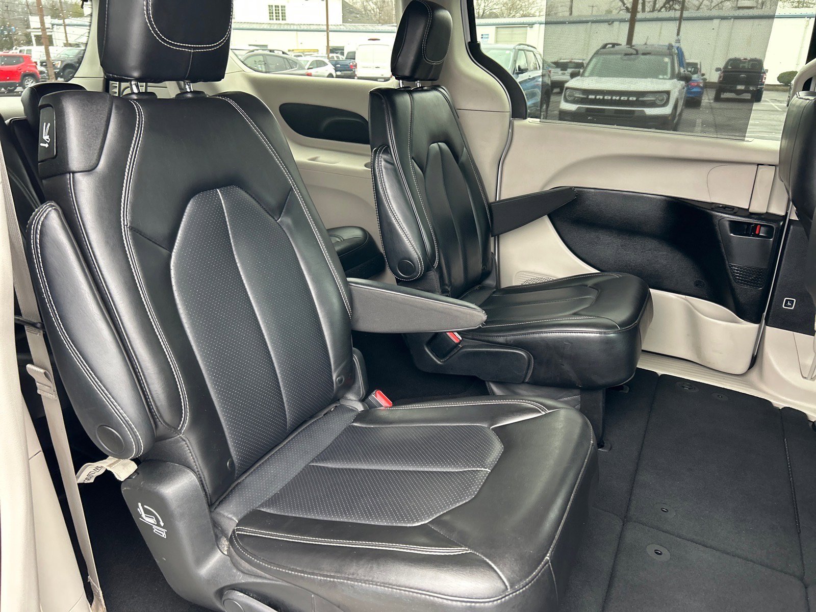 Used 2023 Chrysler Pacifica Touring-L image 20