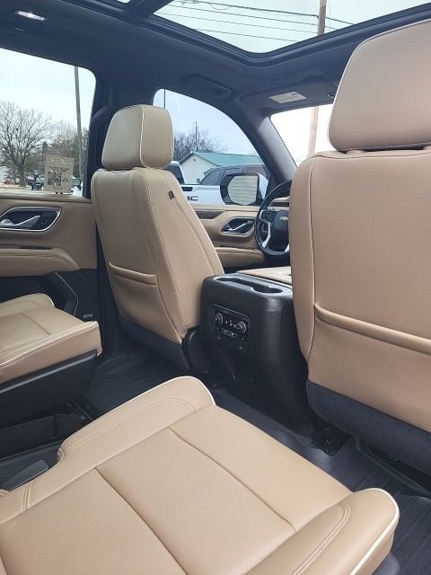 Used 2021 Chevrolet Suburban Premier w/ Premium Package image 22