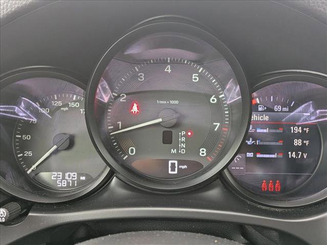 Used 2022 Porsche Macan image 11