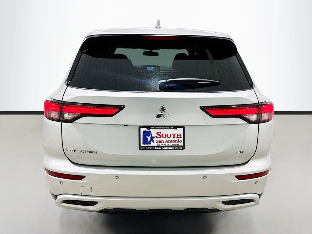 Used 2023 Mitsubishi Outlander SE image 6