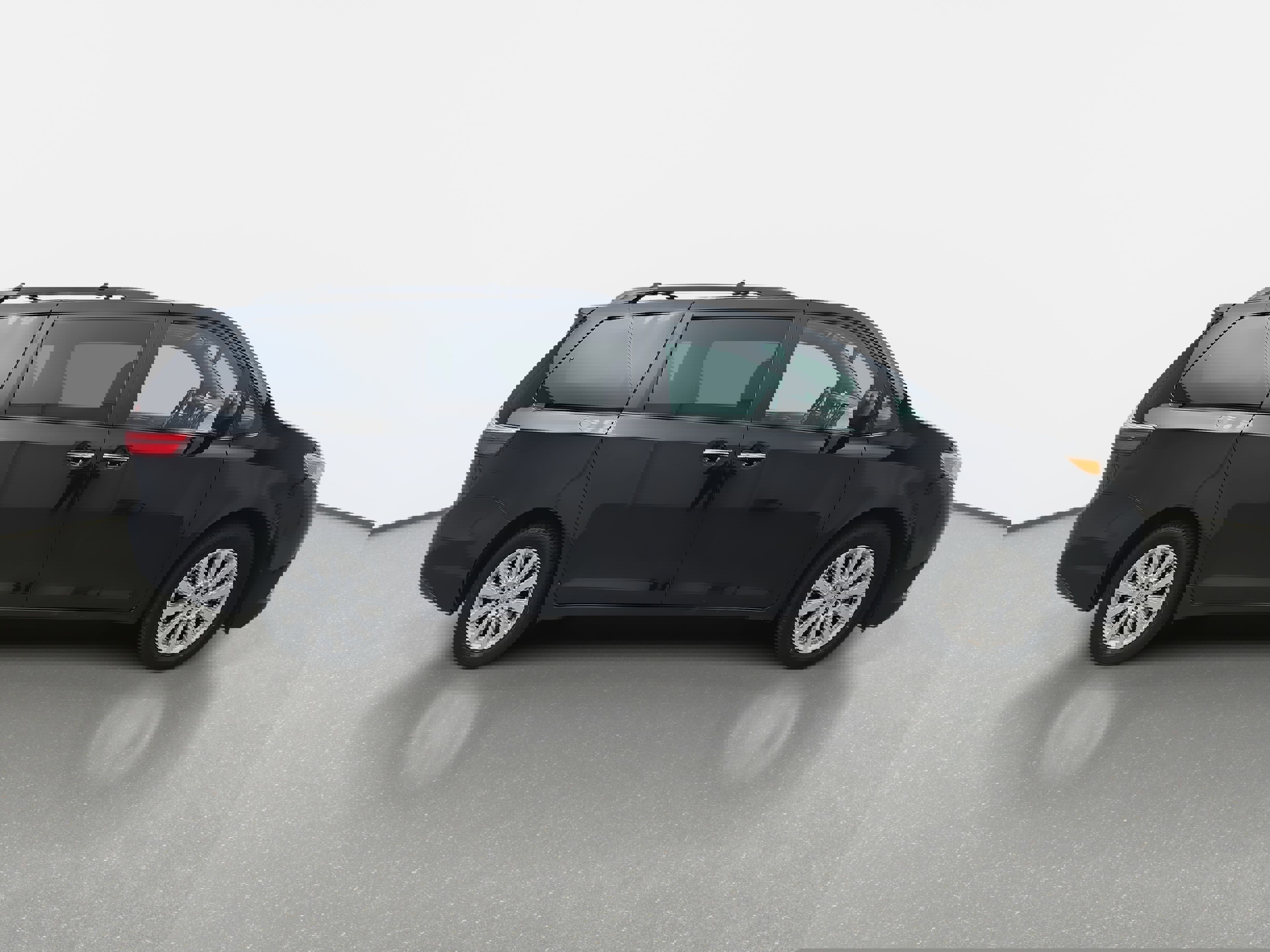 Used 2015 Toyota Sienna XLE image 2