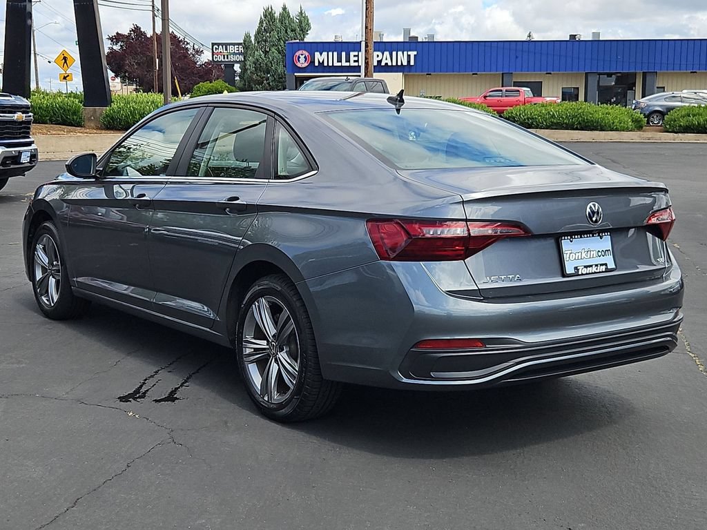 Used 2024 Volkswagen Jetta SE FWD image 4