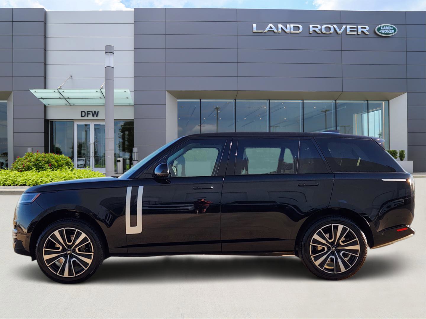Certified 2024 Land Rover Range Rover Long Wheelbase Autobiography image 3