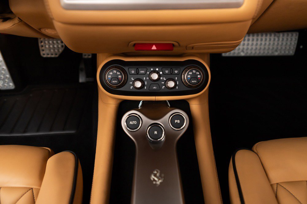 Used 2011 Ferrari California image 89
