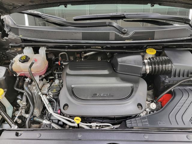 Used 2024 Chrysler Pacifica Limited image 40