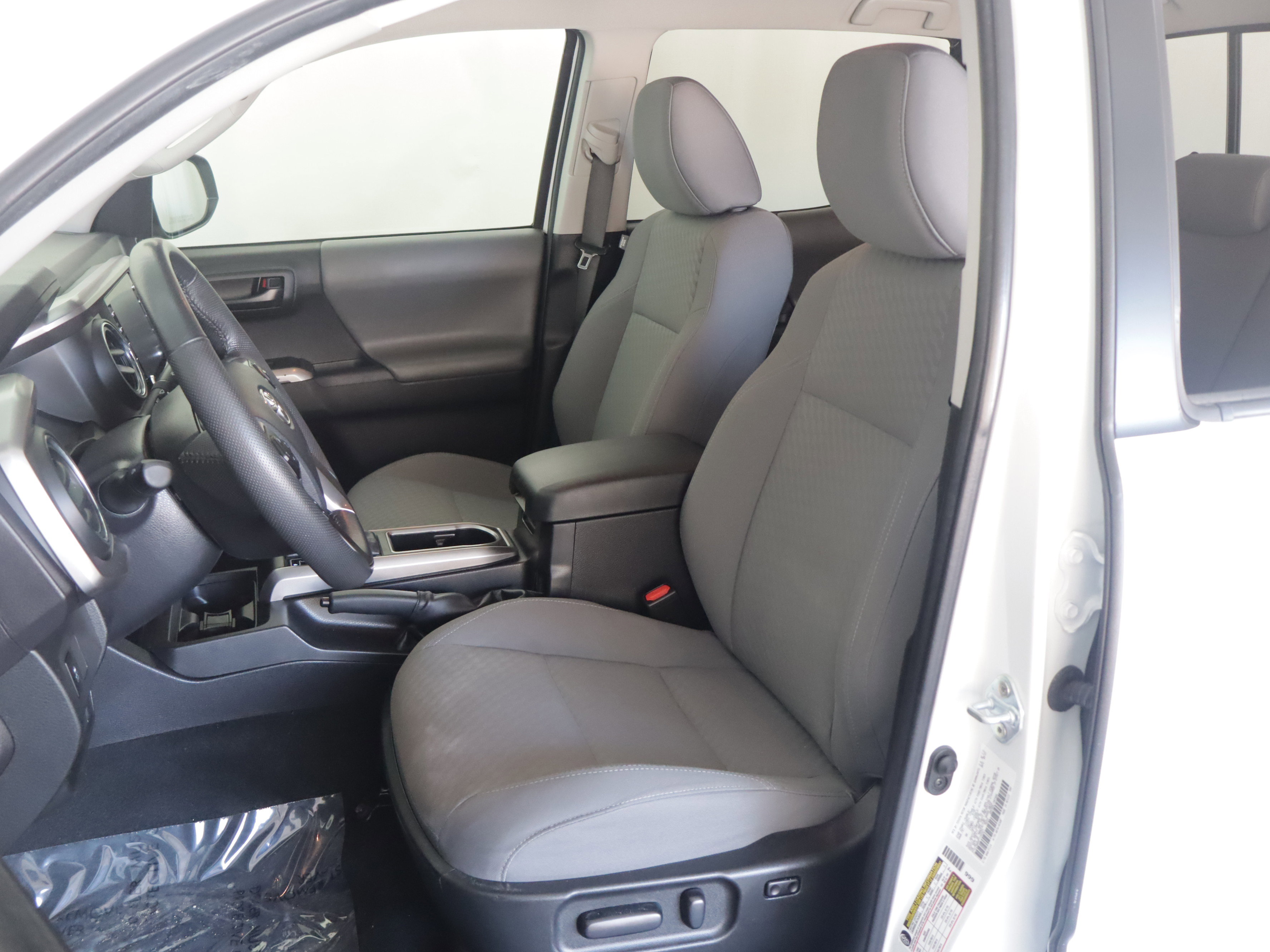 Used 2023 Toyota Tacoma SR5 AWD/4WD image 7