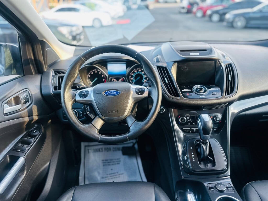 Used 2015 Ford Escape Titanium w/ Equipment Group 301A AWD/4WD image 9