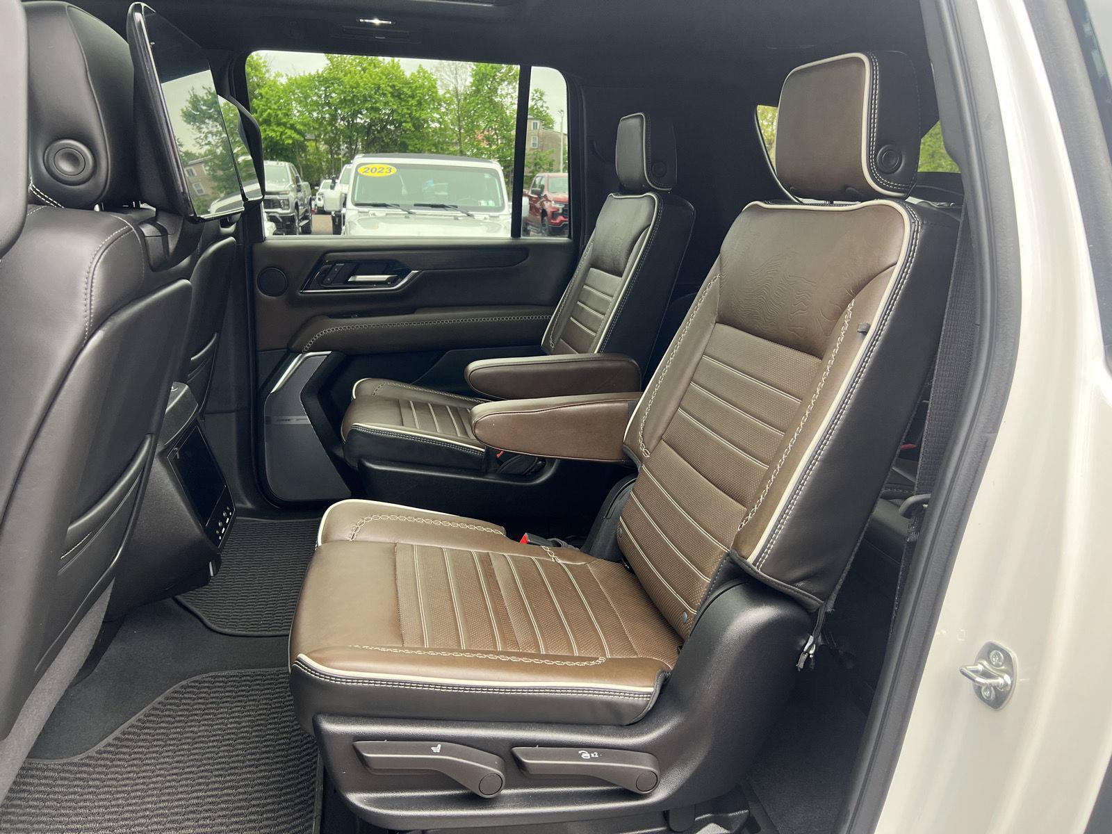 Used 2025 GMC Yukon XL Denali Ultimate AWD/4WD image 16
