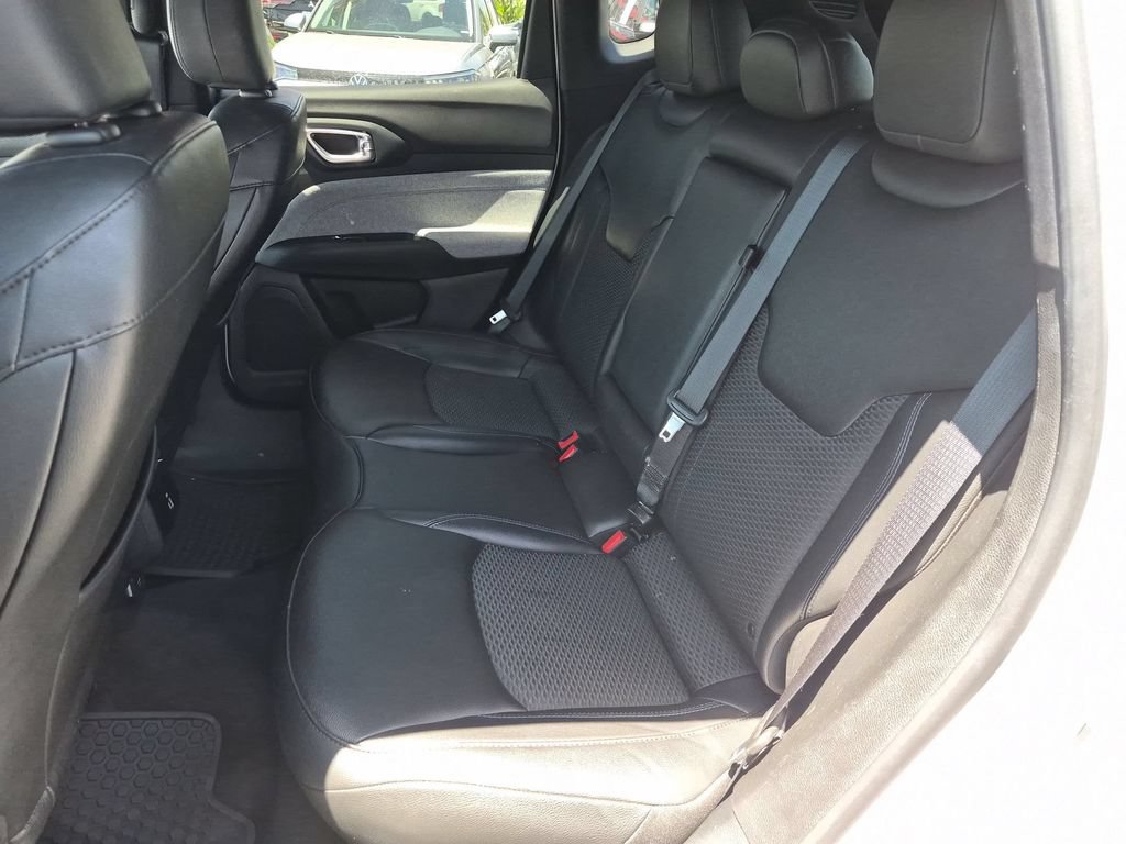 Used 2025 Jeep Compass Latitude w/ Sun & Sound Group AWD/4WD image 28