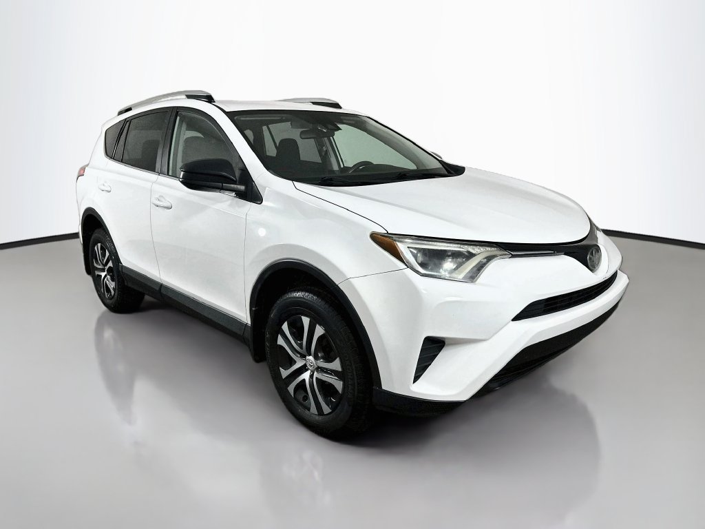 Used 2018 Toyota RAV4 LE FWD image 3