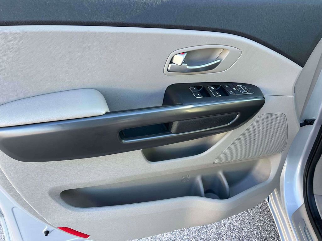 Used 2020 Kia Sedona EX image 12