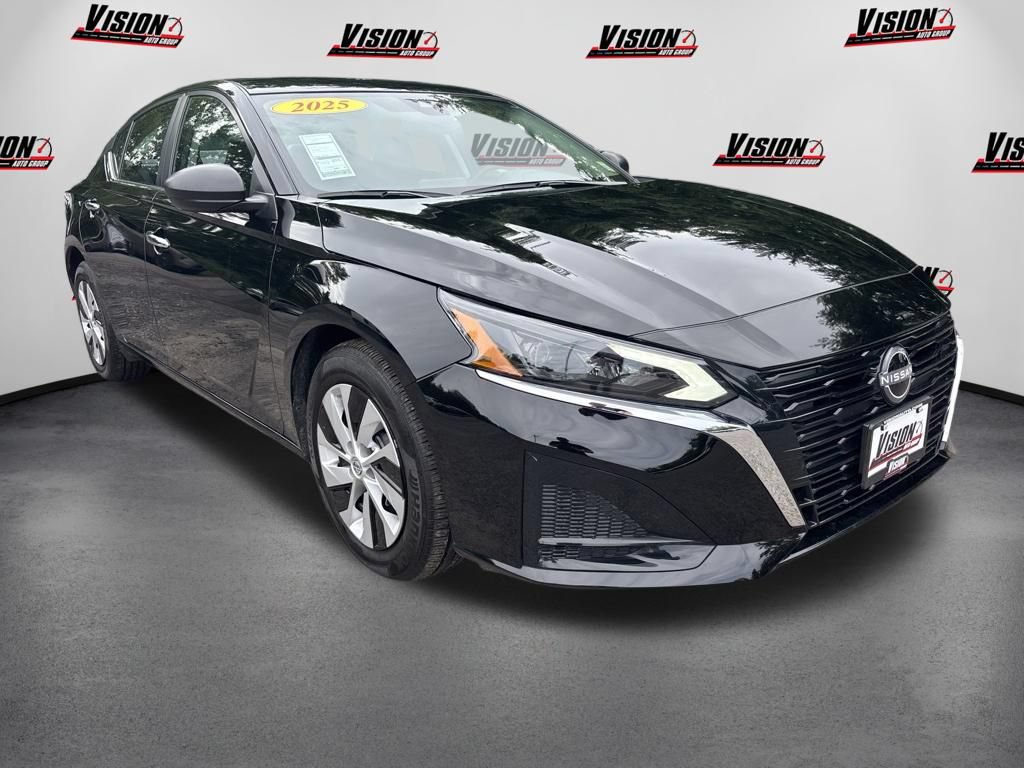 Certified 2025 Nissan Altima 2.5 S FWD image 3