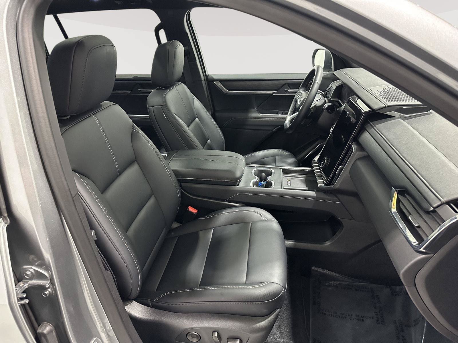 Used 2025 GMC Acadia Elevation w/ Elevation Premium Package AWD/4WD image 28