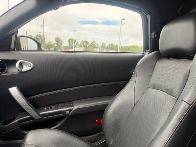 Used 2006 Nissan 350Z Touring RWD image 29